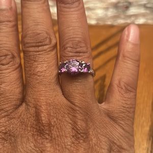 NWOT WOMEN NO BRAND AMETHYST & SILVERTONE 3 CENTER STONE SIZE 7 ENGAGEMENT RING.